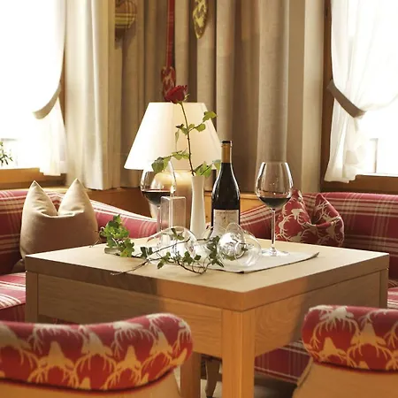 Отель Dreisonnen Серфаус