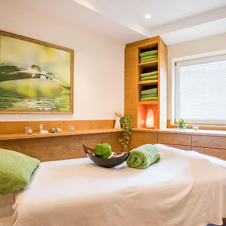 Dreisonnen Отель Серфаус