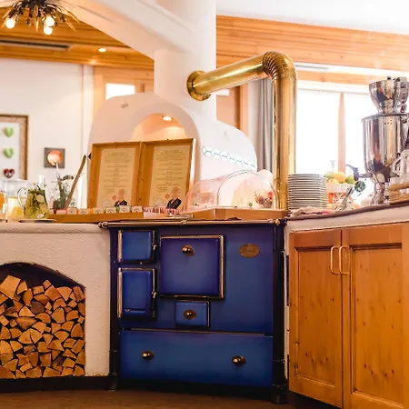 Отель Dreisonnen Серфаус