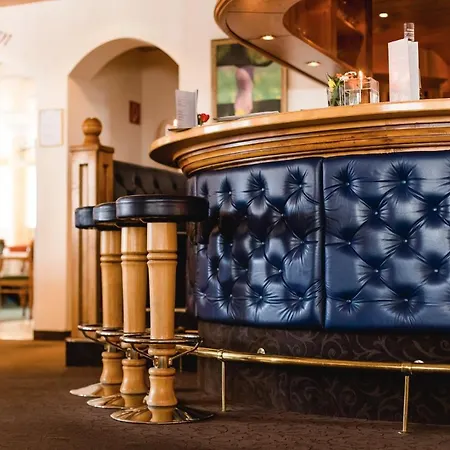 Отель Dreisonnen Серфаус